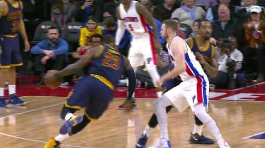 LeBron James Throws The HAMMER Down in Detroit! | 03.09.17