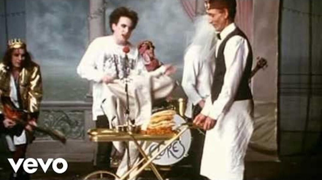 The Cure - Friday I'm In Love (Official Video)