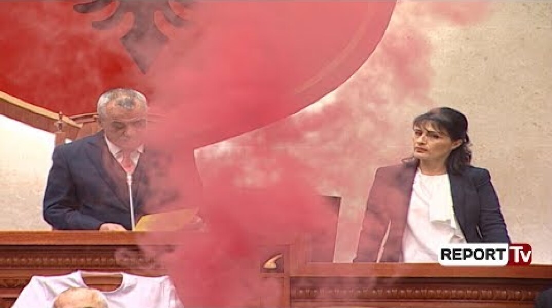 Report TV - Tym e flakadanë, Arta Marku betohet si Kryeprokurore në kushte esktreme