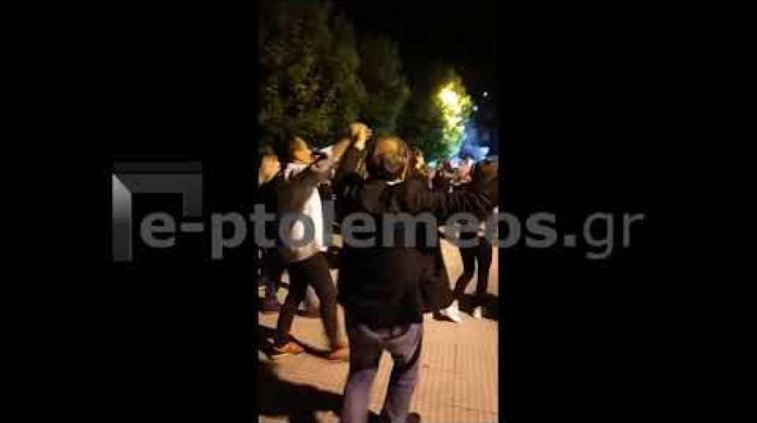 Ο Βουλευτής Κ. Σέλτσας χορεύει σε ρυθμούς τραγουδιού με  αλυτρωτικούς - ιμπεριαλιστικούς στίχους