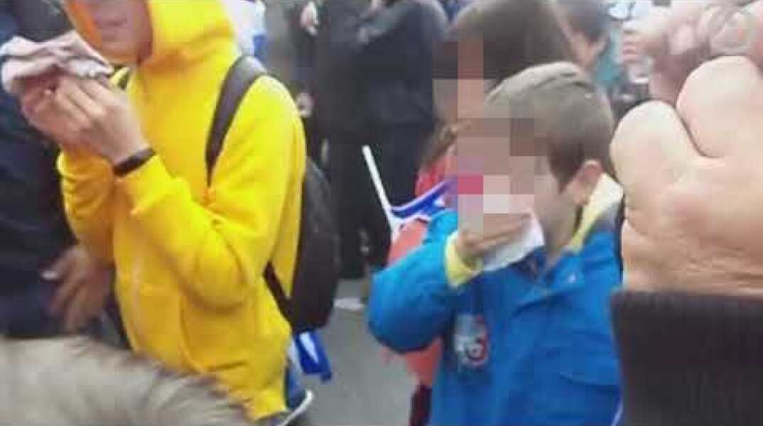 Βίντεο-σοκ: Πνιγμένα στα χημικά τα παιδιά στο Σύνταγμα