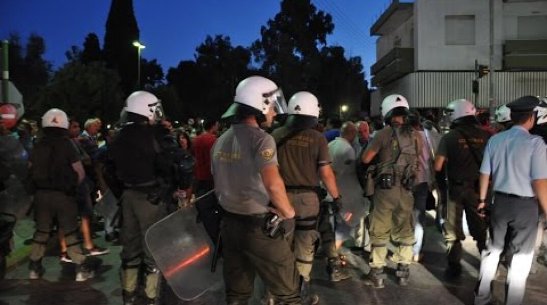 Politischios.gr: Επεισόδια στη Χίο 14.9.2016