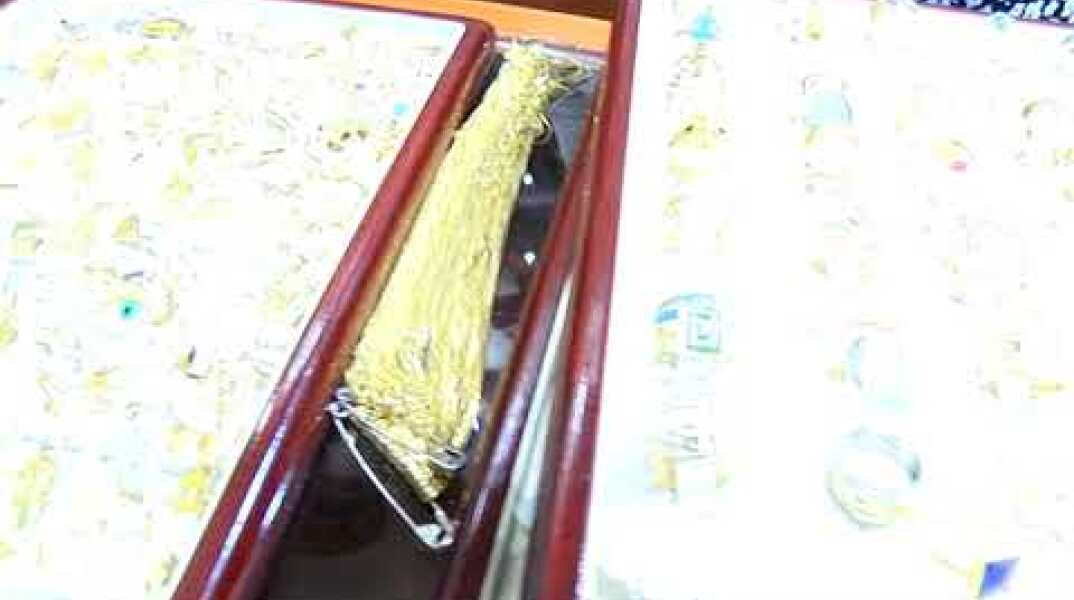 Καρέ - καρέ η κλοπή σε κοσμηματοπωλείο μέρα μεσημέρι