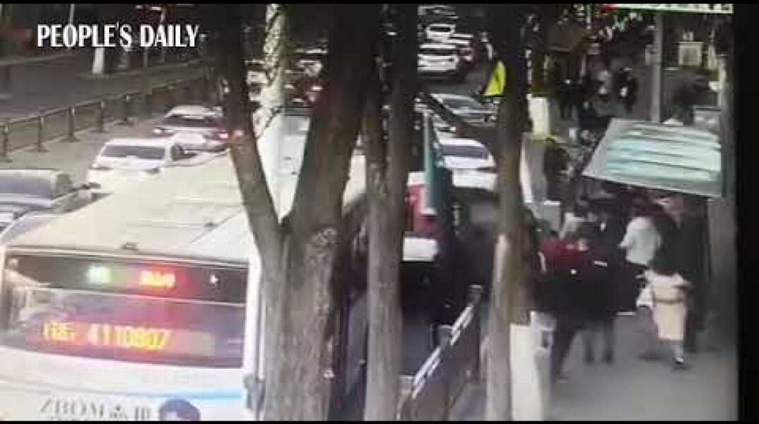 Video shows the moment when the bus fell into the hole in NW China's Qinghai
