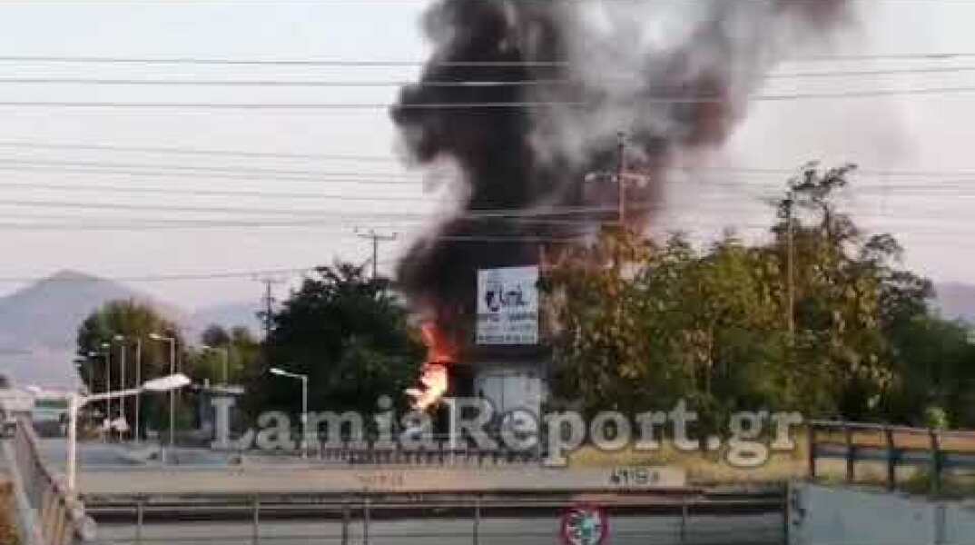 LamiaReport.gr: Φωτιά σε εργοστάσιο στη Θήβα