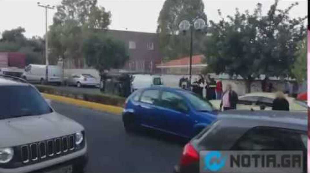 Τούμπαρε ΙΧ στην Ηλιούπολη - Σε κατάσταση σοκ η κοπέλα που το οδηγούσε