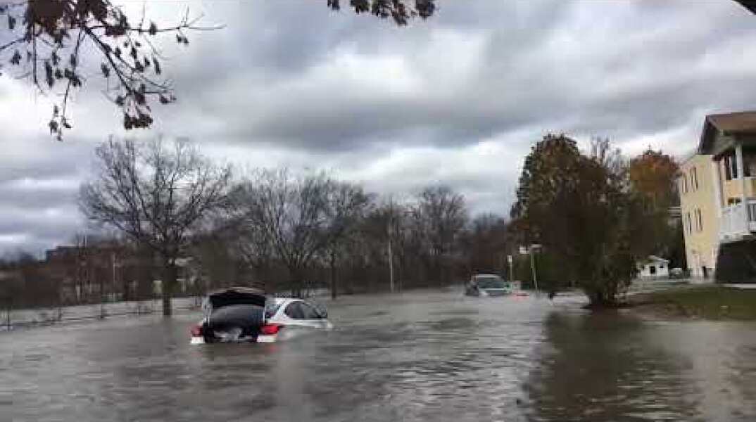 Car ruined Sherbrooke Quebec Flood Nov 1st 2019 / Inondation Riviere St Francois - 1081414