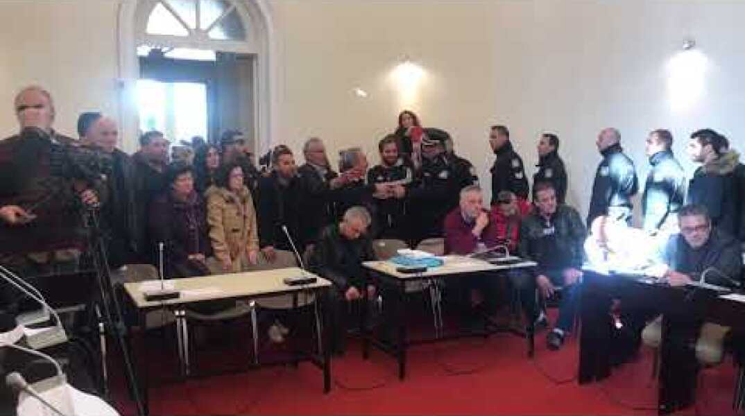 Επεισόδια στο Δημοτικό Συμβούλιο Κέρκυρας