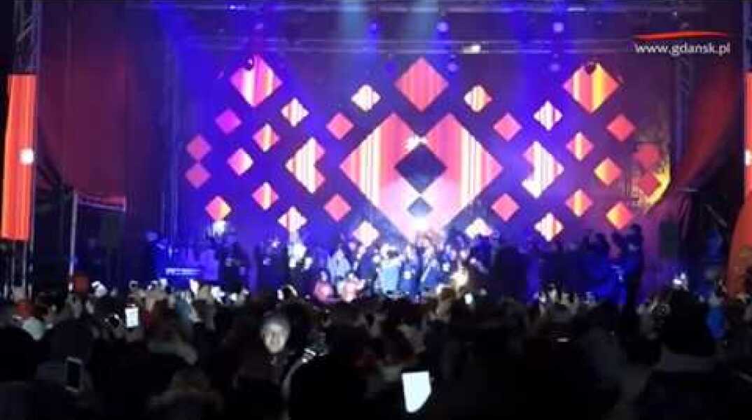 Gdańsk mayor stabbed on stage during charity event in Poland