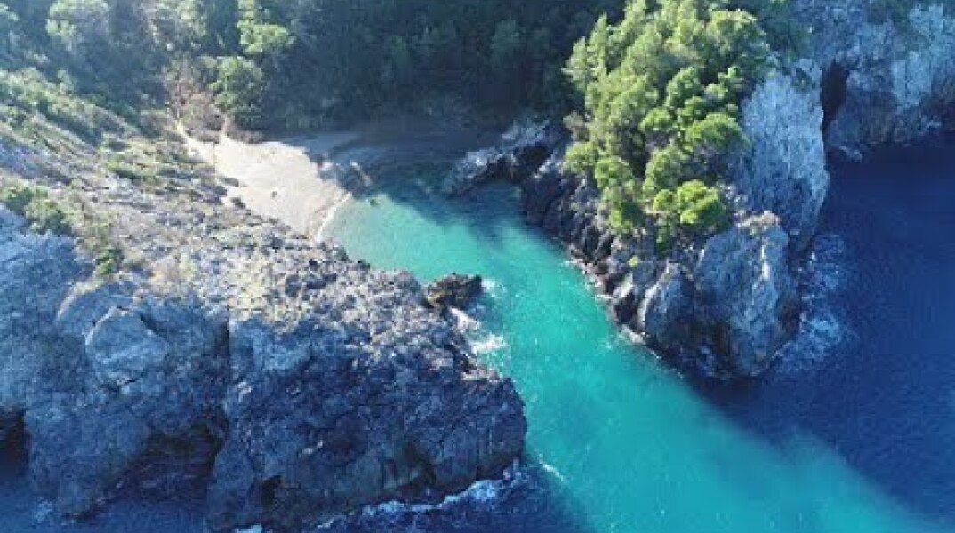 Η ιδανική παραλία - πισίνα για μετά την καραντίνα - Βαθυχάντακο ή Στενό Λινάρι Εύβοιας