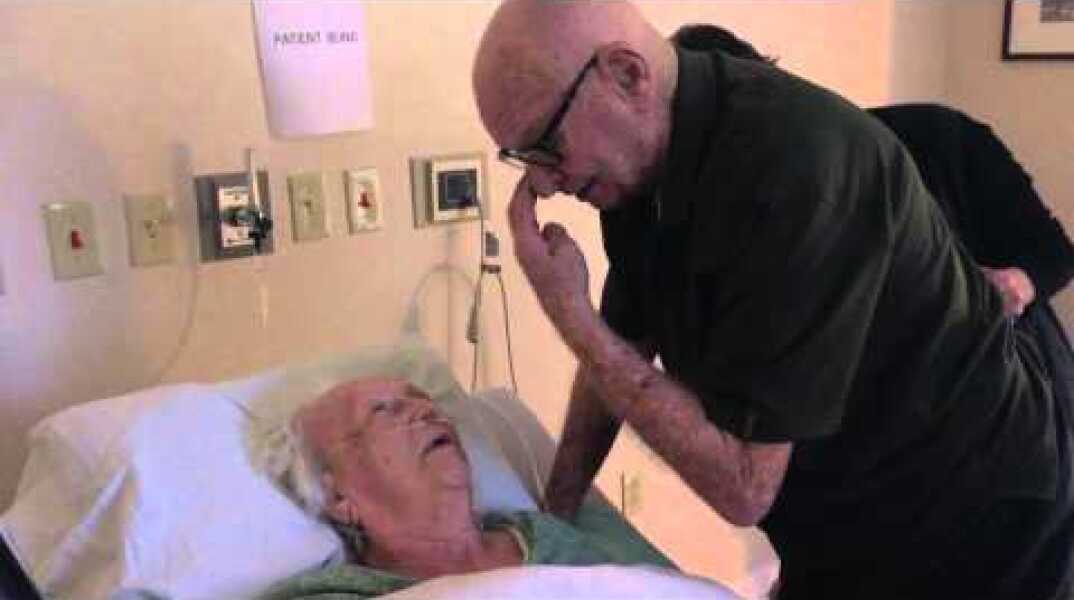 Man sings to 93 year old dying wife