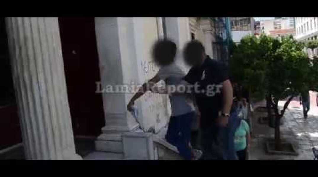 LamiaReport.gr: Στον εισαγγελέα οι γονείς που φέρονται να έδωσαν ναρκωτικά στο μωρό