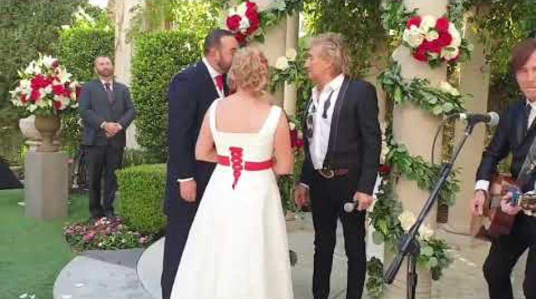 Rod Stewart Surprises Newlyweds with Impromptu Wedding Performance