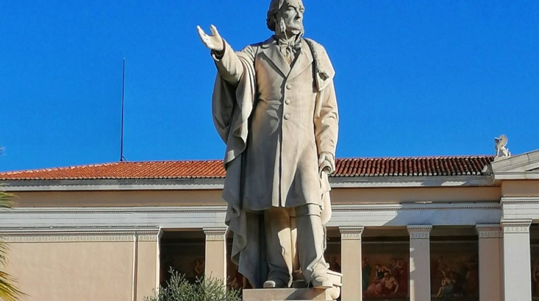 Αγαλμα του Βρετανού πρωθυπουργού Γουίλιαμ Γιούαρτ Γκλάντστοουν, έργο του Γ. Βιτάλη