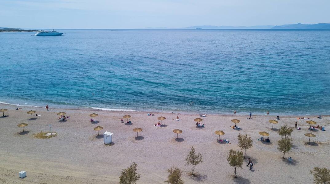 Η παραλία Γλυφάδας στην εποχή του κορωνοϊού