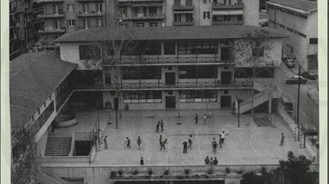 Πειραματικό σχολείο Θεσσαλονίκης, Πανοραμική άποψη του σχολείου και της αυλής 1935 ©Μουσείο Μπενάκη