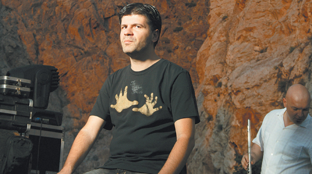 Yπάρχει μια εικόνα της με φραγκόσυκα και πικροδάφνες το απόγευμα, που την ήξερα πριν τη δω. 