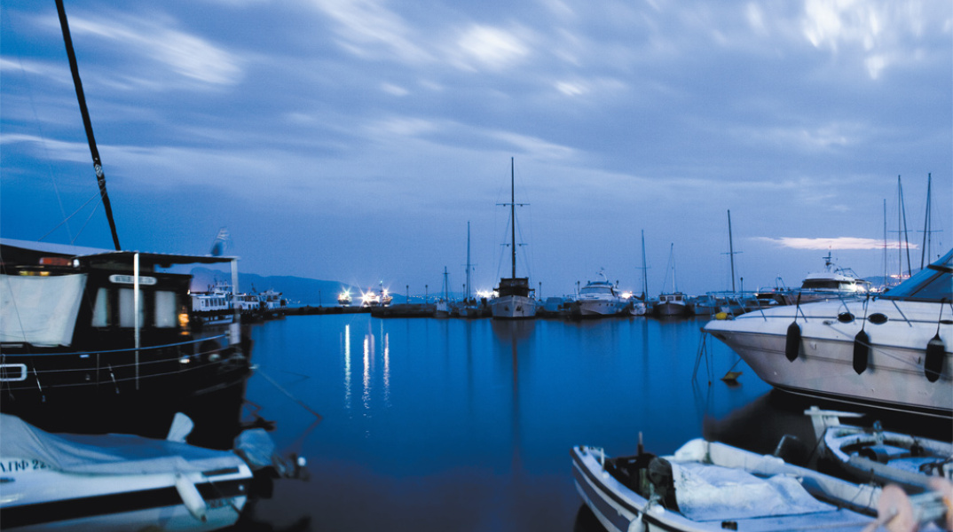 To γραφικό λιμάνι της Ελευσίνας