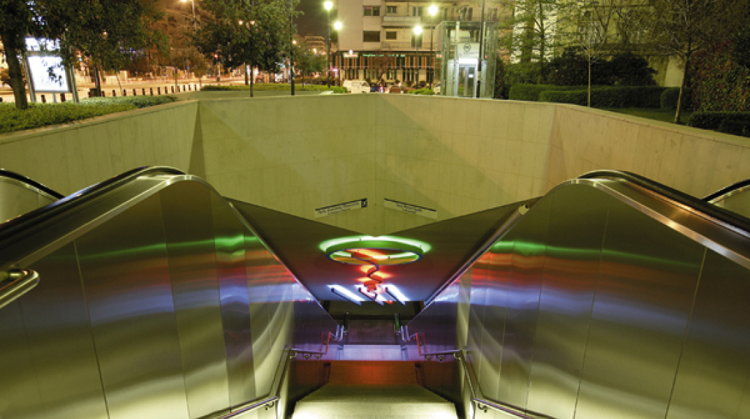 Στίβεν Αντωνάκος - Σταθμός Μετρό Αμπελοκήπων