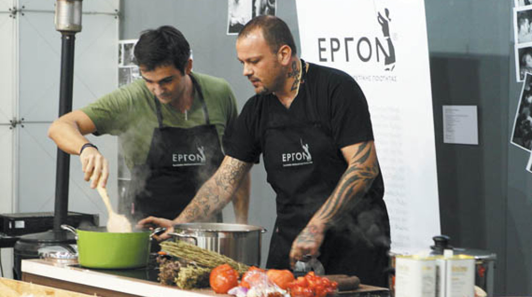 Ο Δ. Σκαρμούτσος δείχνει την τέχνη του στους νέους σεφ