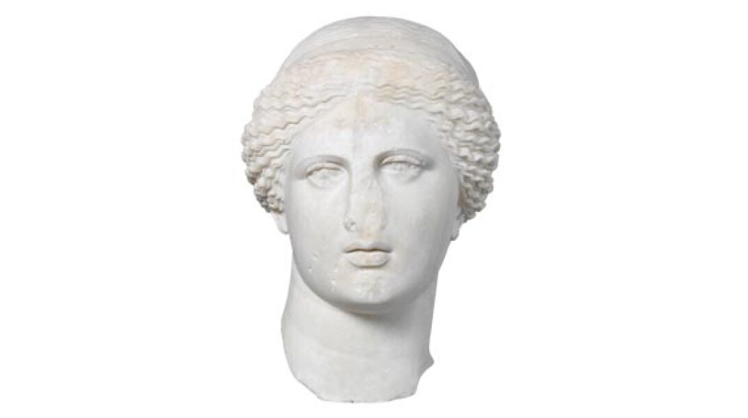 Κεφαλή Αφροδίτης, 1ος αι., Αττικού εργαστηρίου. Μάρμαρο Πάρου. Ύψος 0.40 μ. Αθήνα, Εθνικό Αρχαιολογικό Μουσείο, 1762.