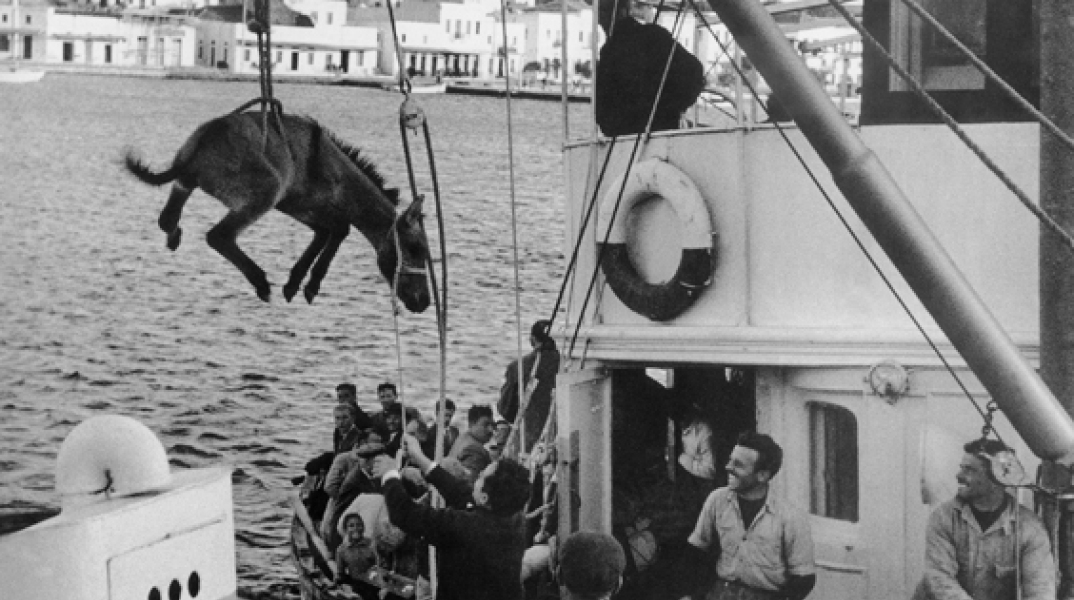 Κεντρική φωτό: Ανδρέας Εμπειρίκος, "Άνδρος-Υδρούσα, Χαίρε!", 2008