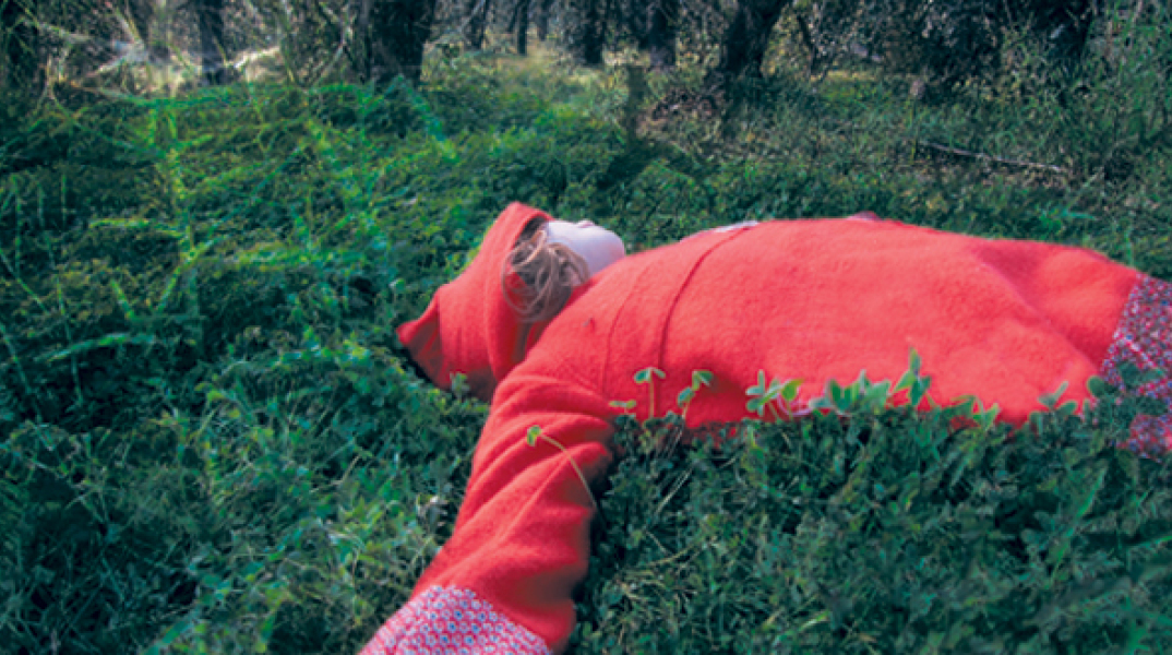 H Κλεοπάτρα Χαρίτου φωτογραφίζει παραμύθια των αδελφών Γκριμ