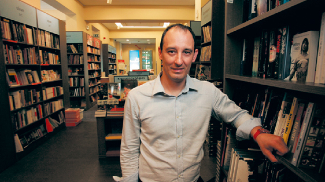 Βασίλης Βασιλείου, Eμπορικός υπεύθυνος Βιβλίων, Χαρτικών και Παραδοσιακών παιχνιδιών του Public