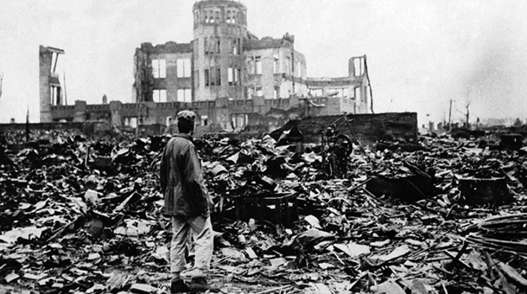 Οι Αμερικάνοι έριξαν ατομική βόμβα στη Χιροσίμα
