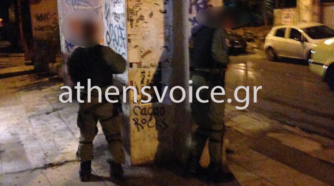 Επίθεση εναντίον των ΜΑΤ έξω από το ΠΑΣΟΚ