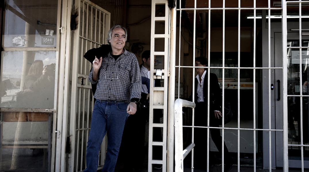 ΕΚΤΟΣ ΦΥΛΑΚΗΣ Ο ΔΗΜ. ΚΟΥΦΟΝΤΙΝΑΣ 