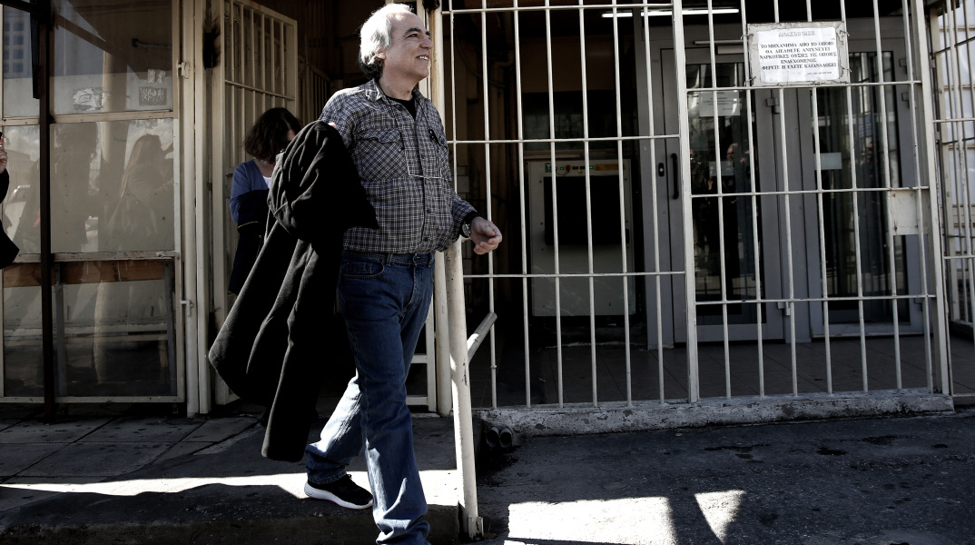 Ποιοι πολιτικοί έγραψαν στα social media για την άδεια στον Κουφοντίνα