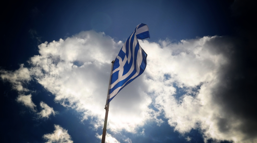 ελληνική σημαία, σχολείο, αποβολή