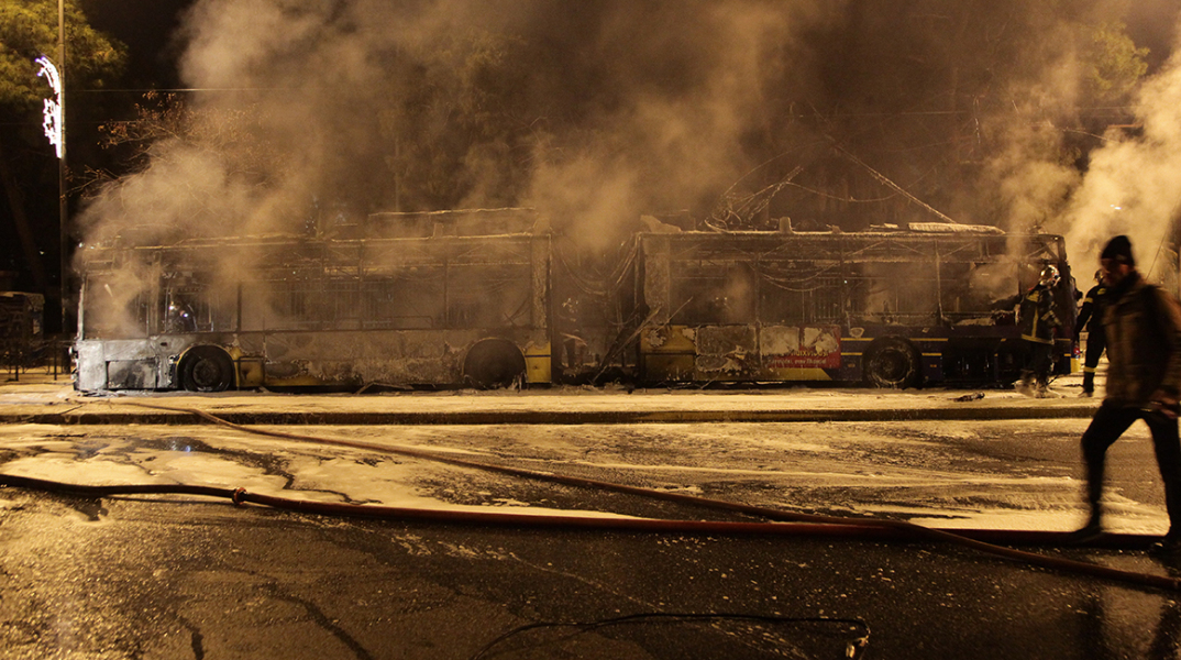 ΜΟΛΟΤΟΦ ΣΕ ΤΡΟΛΕΙ ΣΤΗ ΠΑΤΗΣΙΩΝ