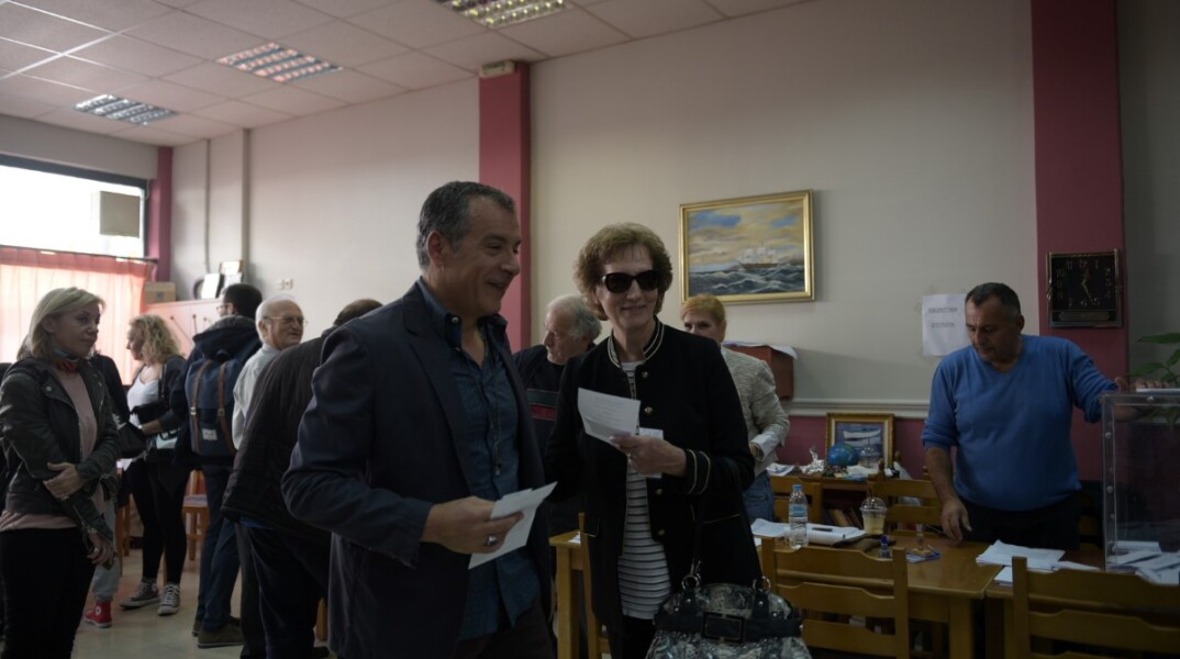 Νέο κόμμα: Ψήφισε ο Σταύρος Θεοδωράκης