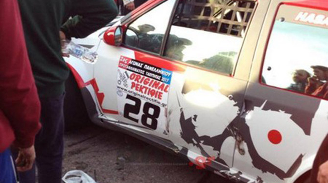 Η στιγμή που αυτοκίνητο πέφτει στο πλήθος σε αγώνες στην Τρίπολη (video)