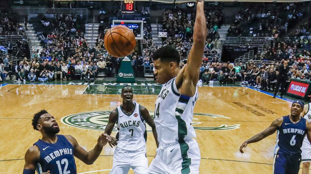 Σταθερός ο Γιάννης Αντετοκούνμπο, ανεβαίνουν οι Μπακς