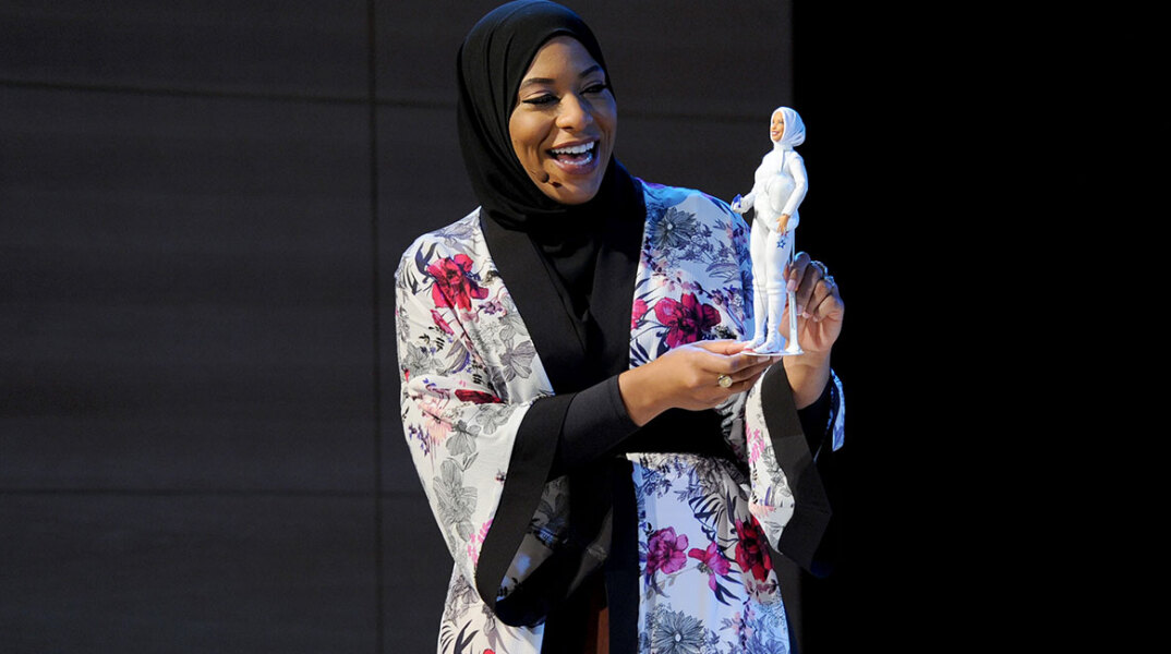 Η Ιμπντιχάτζ Μουχαμάντ παρουσίασε Barbie με Μουσουλμανική Μαντίλα 