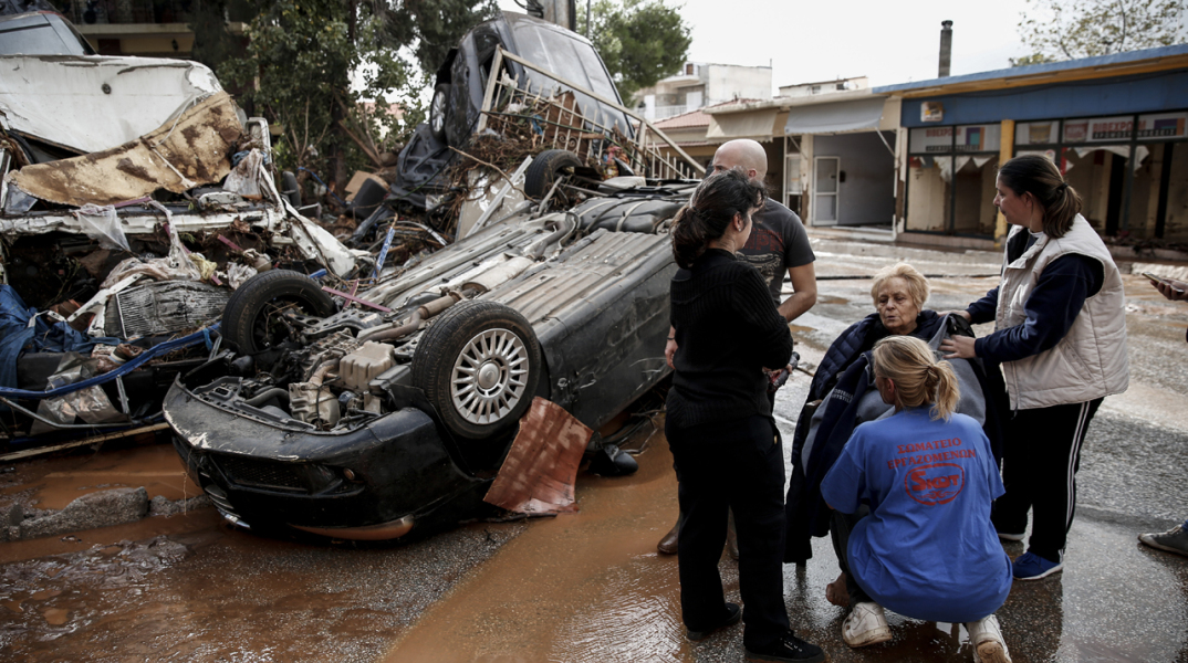 Ολοκληρωτική η καταστροφή στη Μάνδρα, λέει η δήμαρχος, Ιωάννα Κριεκούκη