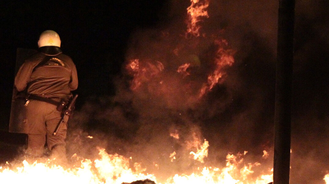 Μολότοφ στο Πολυτεχνείο