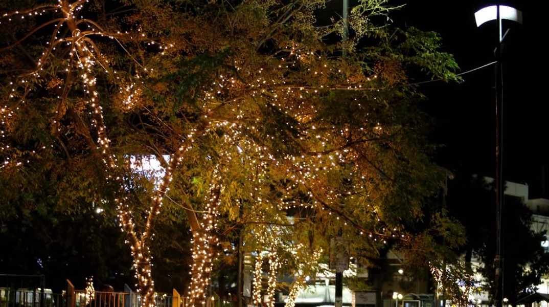 Χριστουγεννιάτικος στολισμός στο Δήμο Γλυφάδας