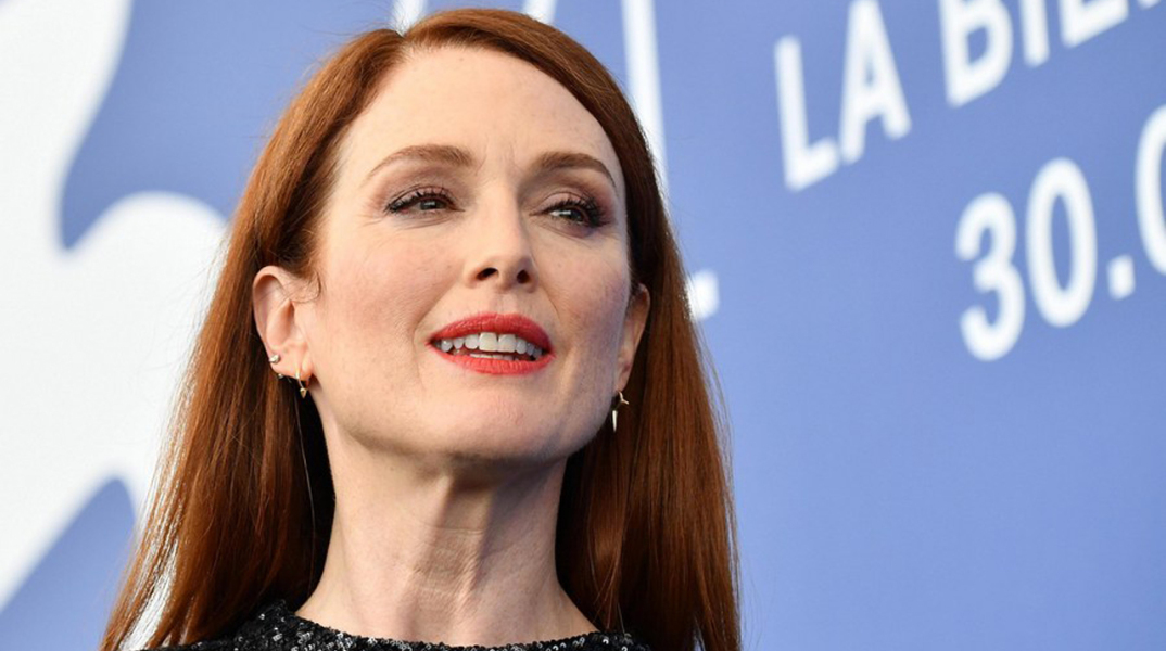 Τζούλιαν Μουρ: Η σεξουαλική κακοποίηση θα σταματήσει μόνο αν αναγνωρίσουμε ότι είναι έγκλημα