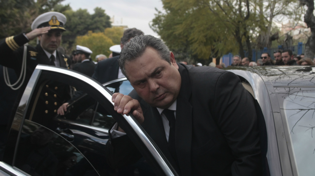 Ο Καμμένος μεταθέτει τους φρουρούς που επέτρεψαν την εισβολή του Ρουβίκωνα στο Πεντάγωνο