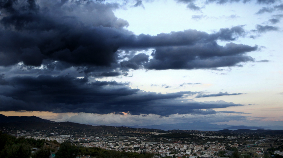 Συνεχίζεται η κακοκαιρία: Βροχές και καταιγίδες σε όλη τη χώρα