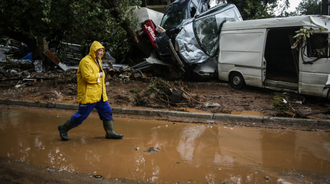 Δύο ακόμα σοροί στην Ελευσίνα - 19 οι νεκροί από τις πλημμύρες