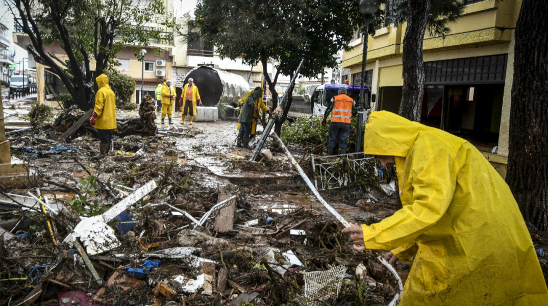 Εντοπίστηκε νεκρός στη Μάνδρα - 17 τα θύματα από τη φονική πλημμύρα 