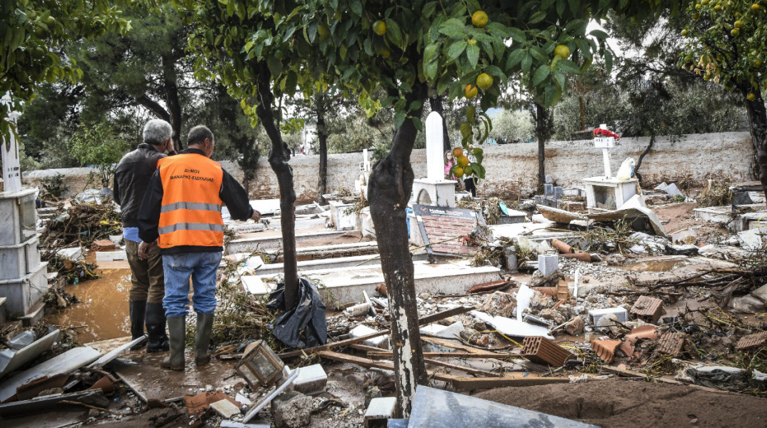 Δήμαρχος Μάνδρας: «Δεν μπορούμε να θάψουμε τους νεκρούς μας»
