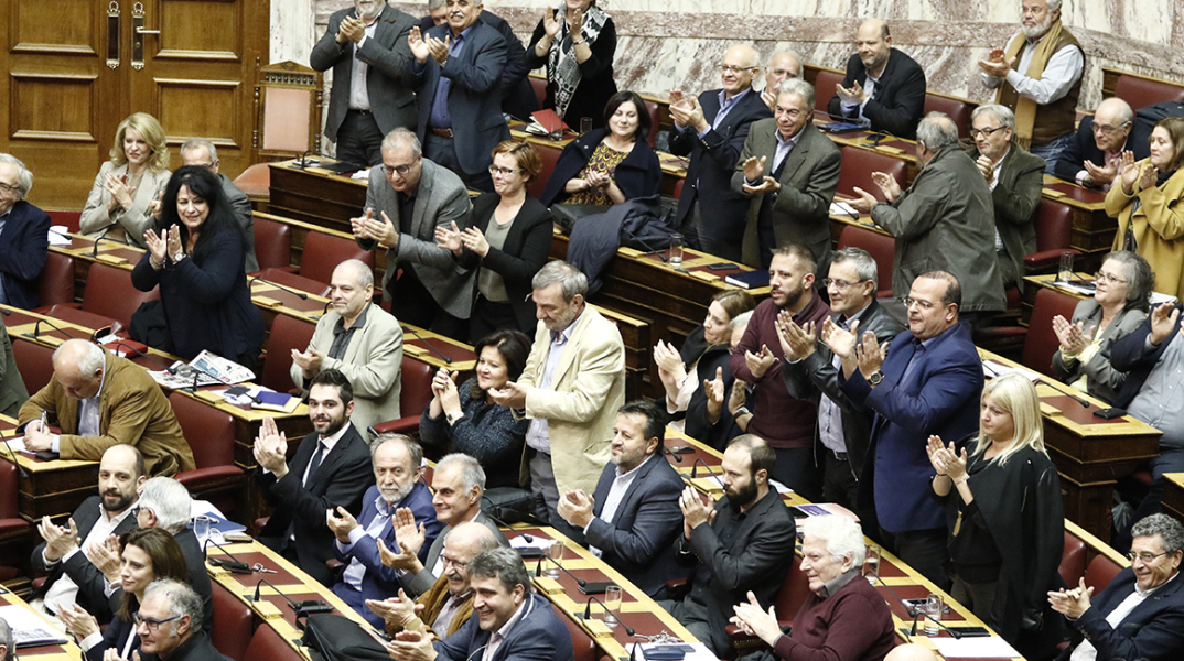 Υπερψηφίστηκε το νομοσχέδιο για το «κοινωνικό μέρισμα» 