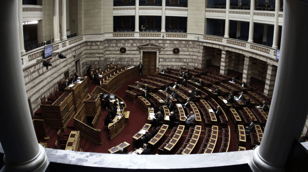 vouli123.jpg