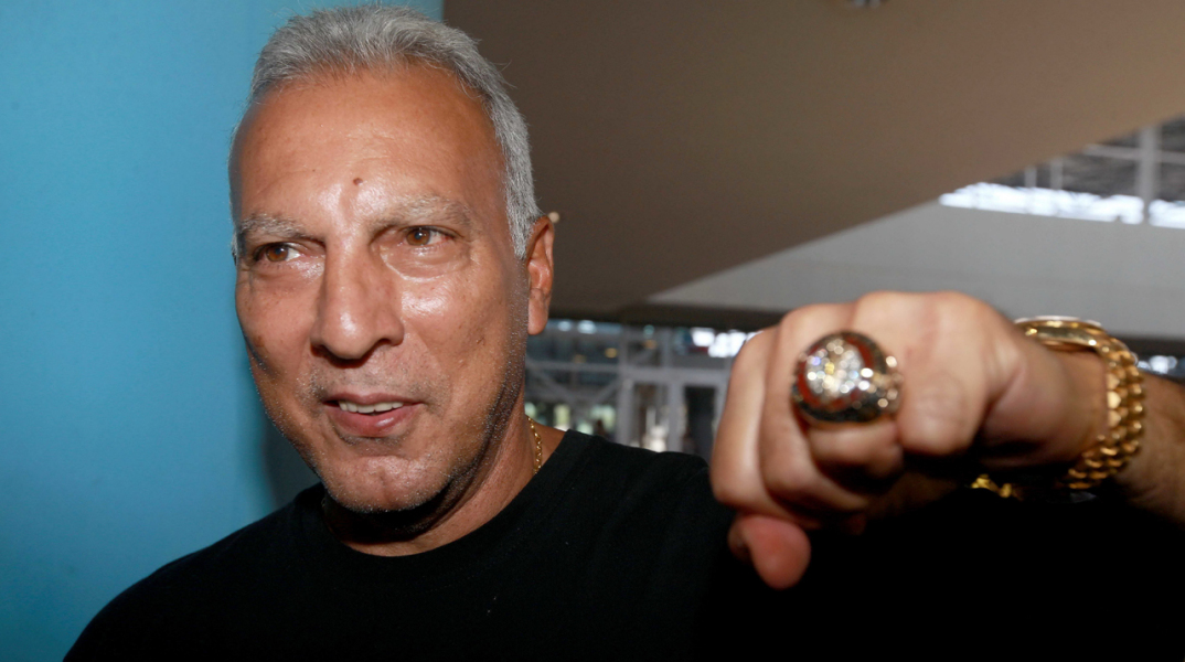 Τα παπούτσια του Νίκου Γκάλη σε δημοπρασία για καλό σκοπό